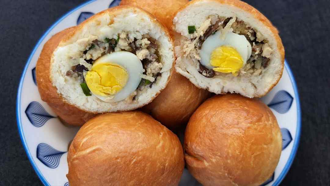 Bánh bao chiên nên ăn khi nóng, nếu như để bánh lâu sẽ nguội