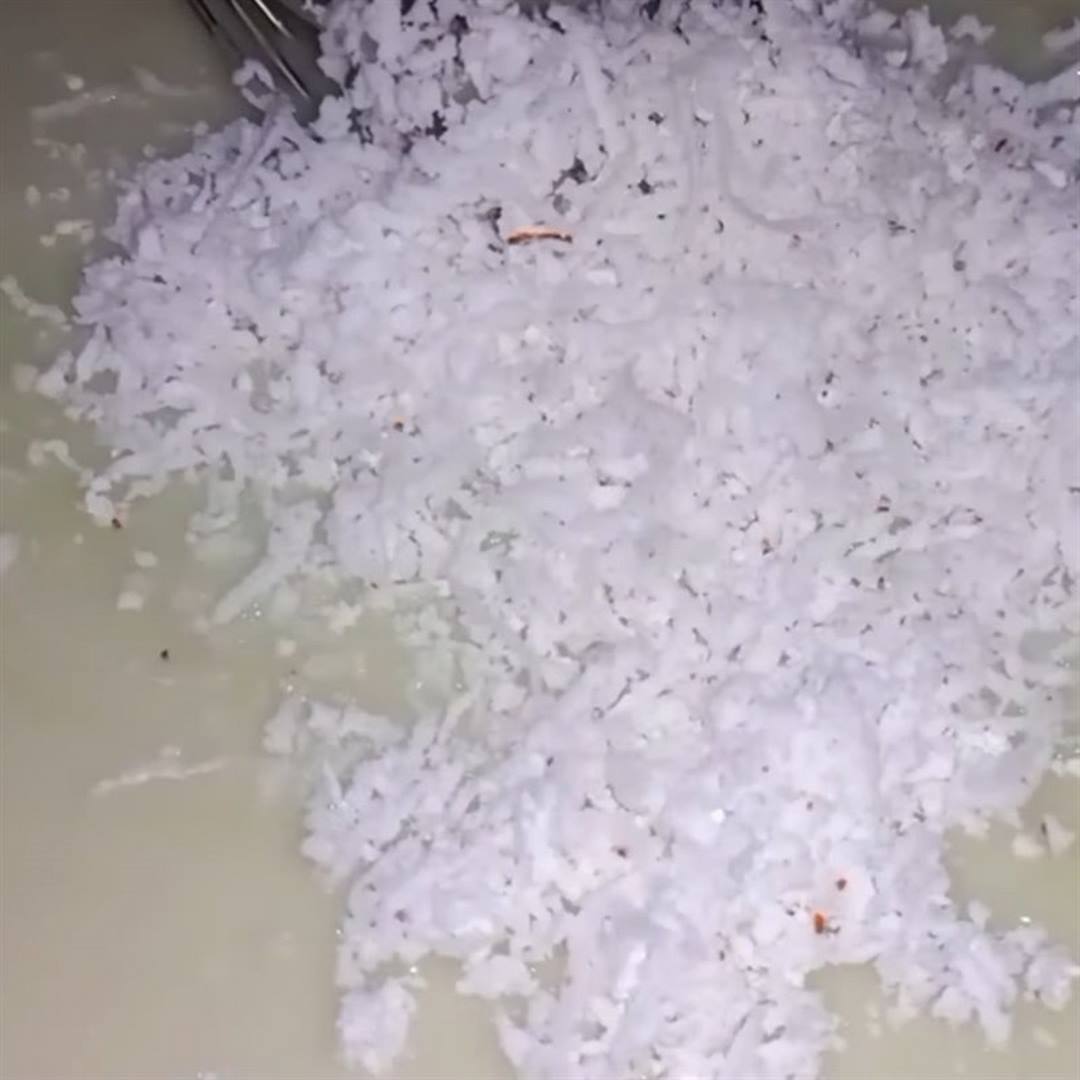 Trộn hỗn hợp chuối cốt dừa đậu phộng