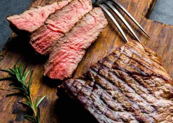 Beefsteak là món ăn được chọn lựa phần thịt khá kỹ lưỡng và đắt đỏ