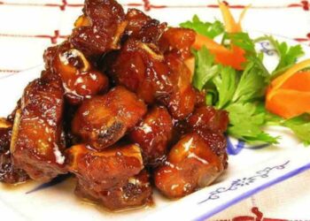 Sườn khi chiên vàng đến sẽ có một màu sắc hấp dẫn