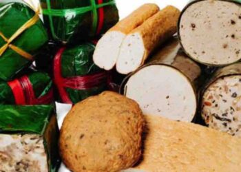 Chả lụa có thể chiến sơ mặt ngoài để tăng độ hấp dẫn