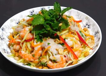 Cách làm gỏi tôm thịt kiểu Thái ngon như ngoài hàng cho bạn