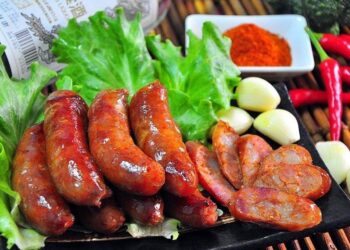 Cách thưởng thức lạp xưởng gác bếp